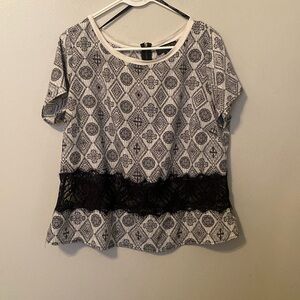 Forever 21+ White and Black Pattern Short Sleeve Shirt with Lace Insert [XL]